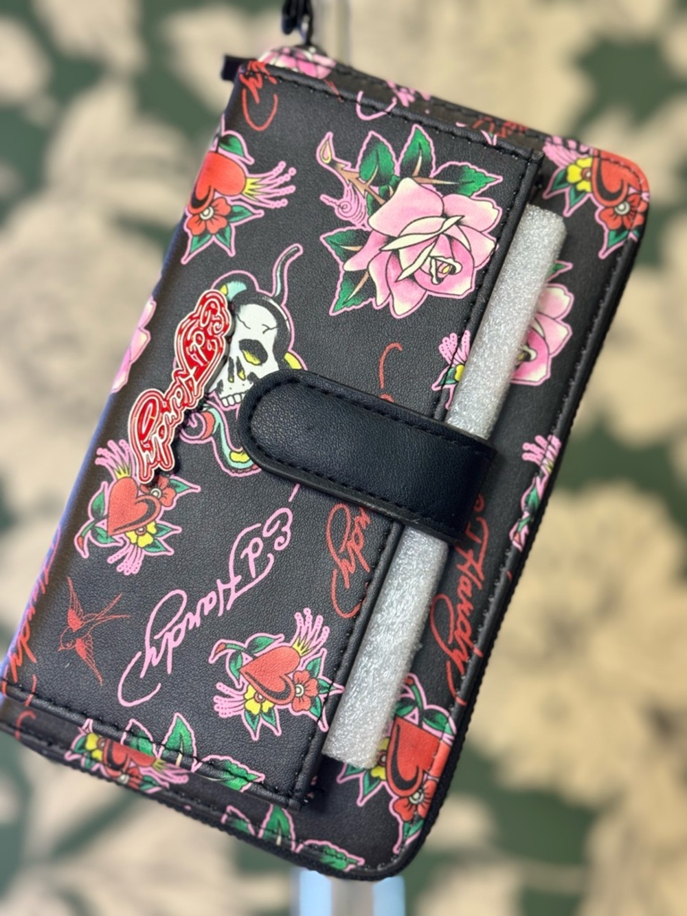 Ed Hardy Black Floral Skull Wristlet Clutch with Pink & Red Accents NWT - Picture 3 of 7
